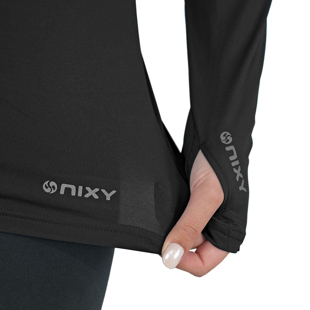 Why do thumbhole cuffs matter on a rash guard for paddling?