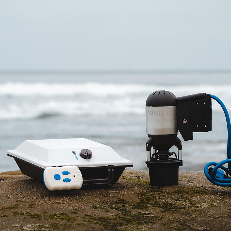 Paddleboard motor in front of the beach.